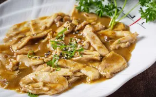 POLLO SALTATO AL CURRY
